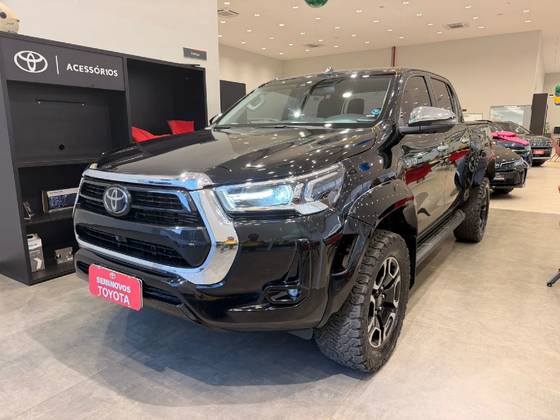 TOYOTA HILUX 2.8 D-4D TURBO DIESEL CD SRX PLUS 4X4 AUTOMÁTICO